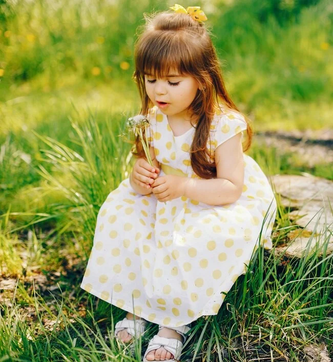 Robe jaune et blanche
